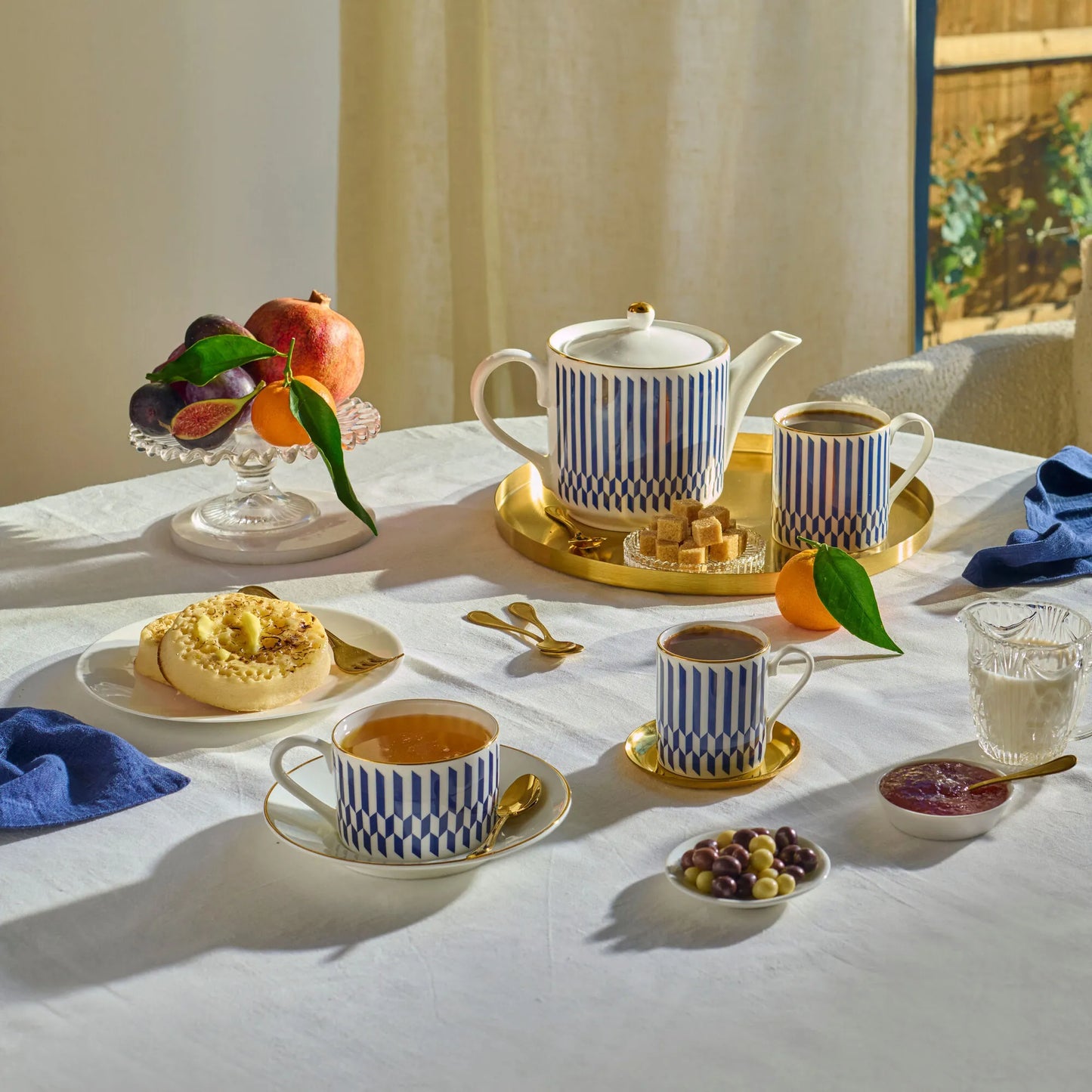 
                  
                    The Sloane Teapot
                  
                